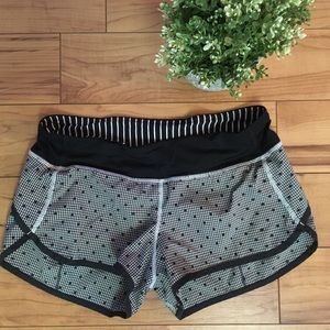 Lululemon Shorts Black/White Pattern Size 6